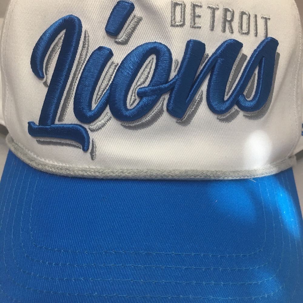 Detroit Lions Embroidered Script SnapBack Hat FOCO